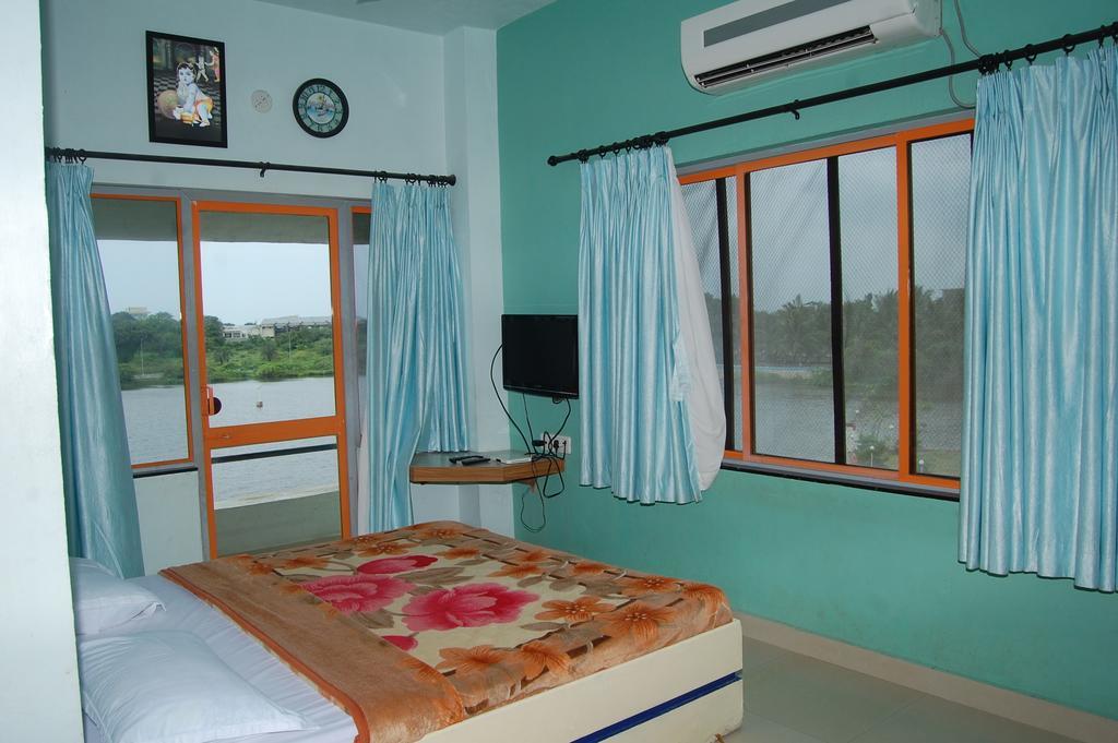 Hotel Krishna Park Resort Diu Værelse billede